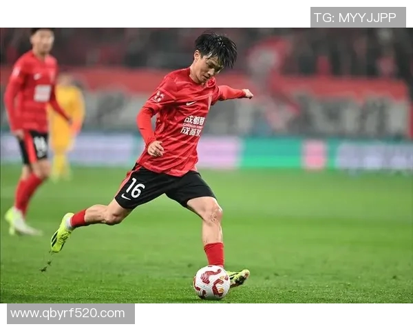 职业足球明星杨明洋的成长之路与辉煌成就全景揭秘