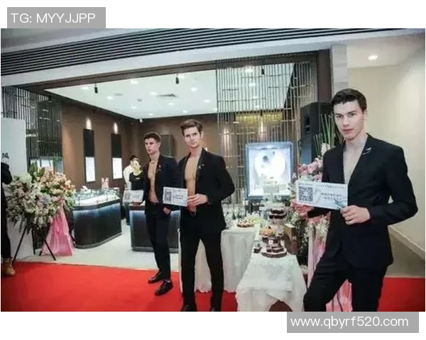 足球明星手握水杯搞笑瞬间引发全场欢笑趣事分享