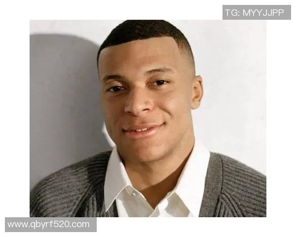 足球明星日常穿搭揭秘从球场到街头的时尚转变与个性表达