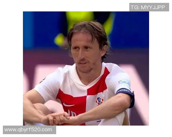 足球明星闭眼瞬间展现独特魅力与深邃思考的精彩瞬间合集